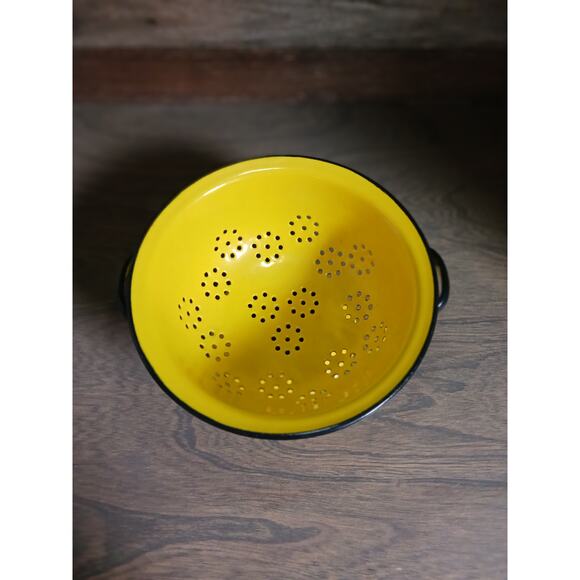 Vintage MCM Enamelware Yellow and Black Colander Strainer - Picture 2 of 5